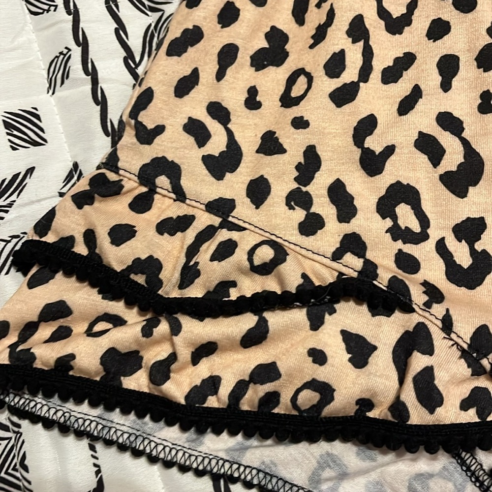 G&E Grace & Emma Leopard Print Shorts Size S - image 4